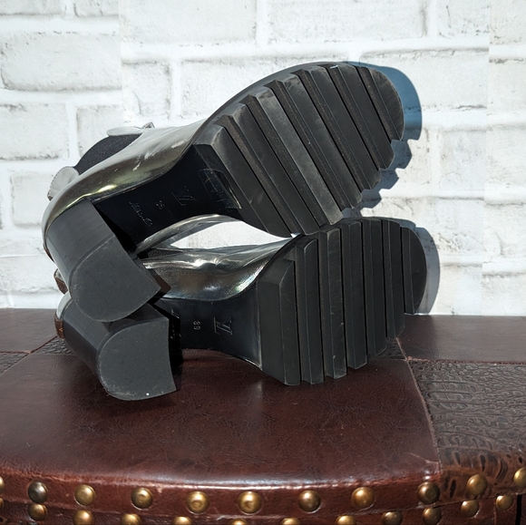 Louis Vuitton Metallic Platform Heels size 8 - Picture 9 of 16